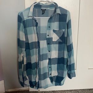 Nice blue/white plaid shirt! Hardly worn, in great condition Pet/smoke free home